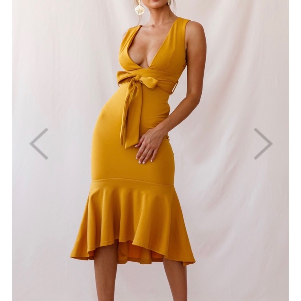 STUNNING yellow dress 😍 xs